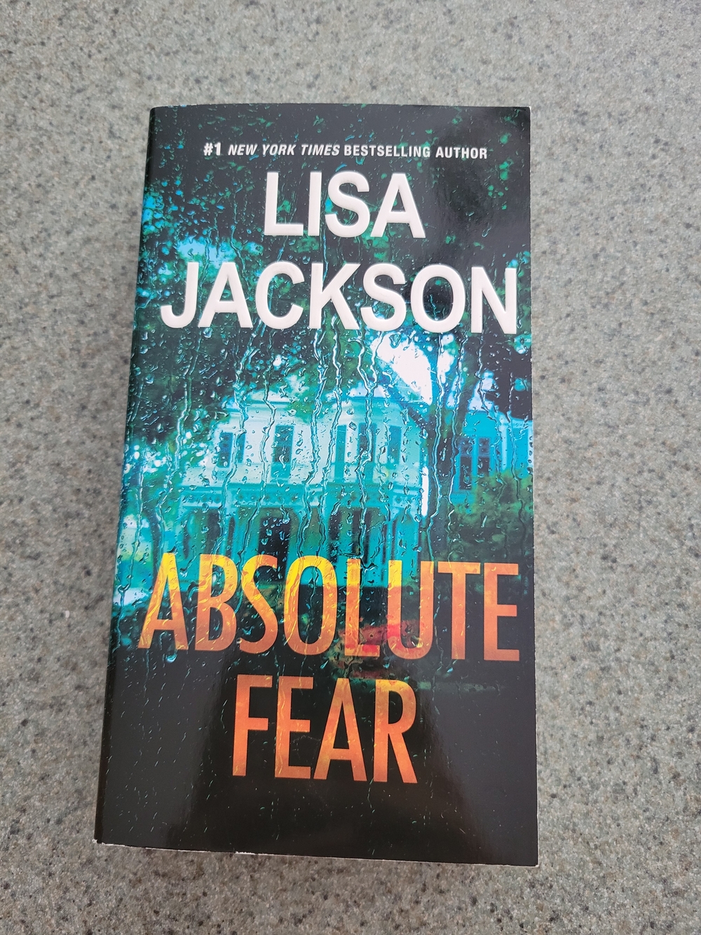 Lisa Jackson "Absolute Fear" Thriller Book - Black & Teal Cover